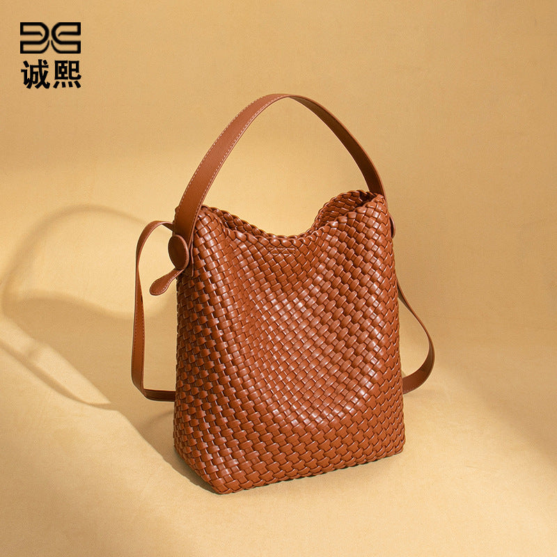 外贸复古大容量水桶包真皮单肩腋下时尚编织女包高级感手提子母包