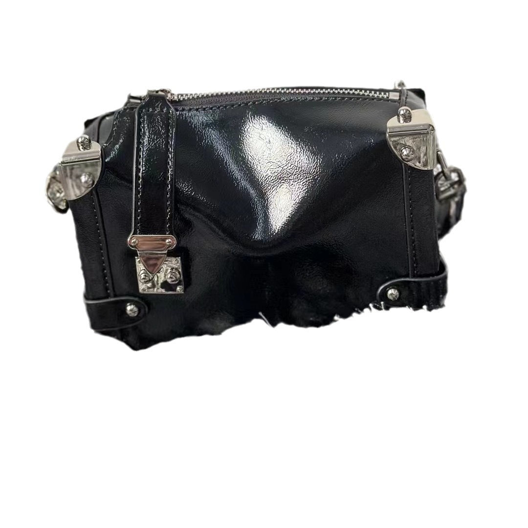 2024真皮手拎盒子包手抓纹褶皱油蜡头层牛皮铆钉机车包斜挎潮酷包