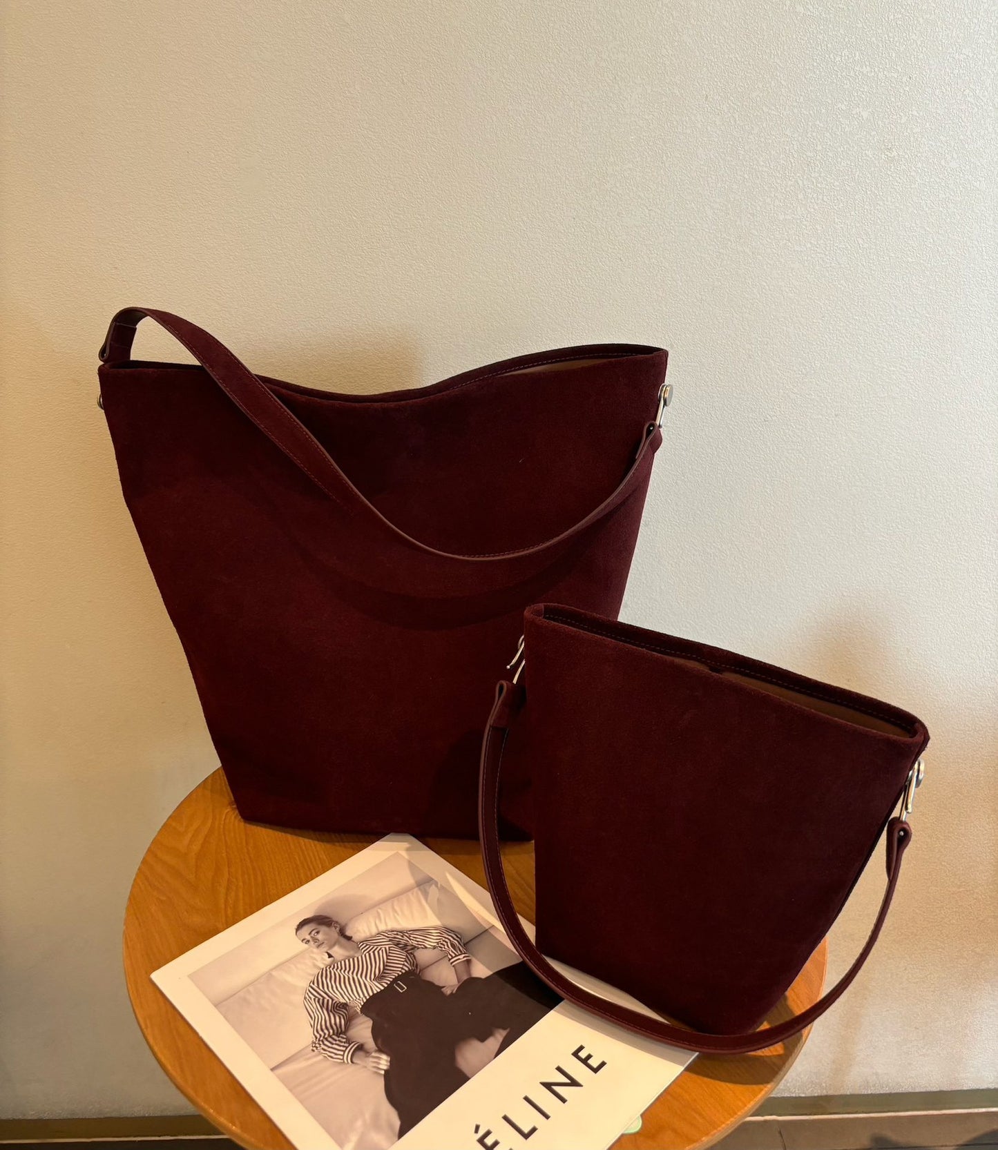 美拉德复古包包女2024新款秋冬麂皮绒面单肩斜挎大容量通勤水桶包