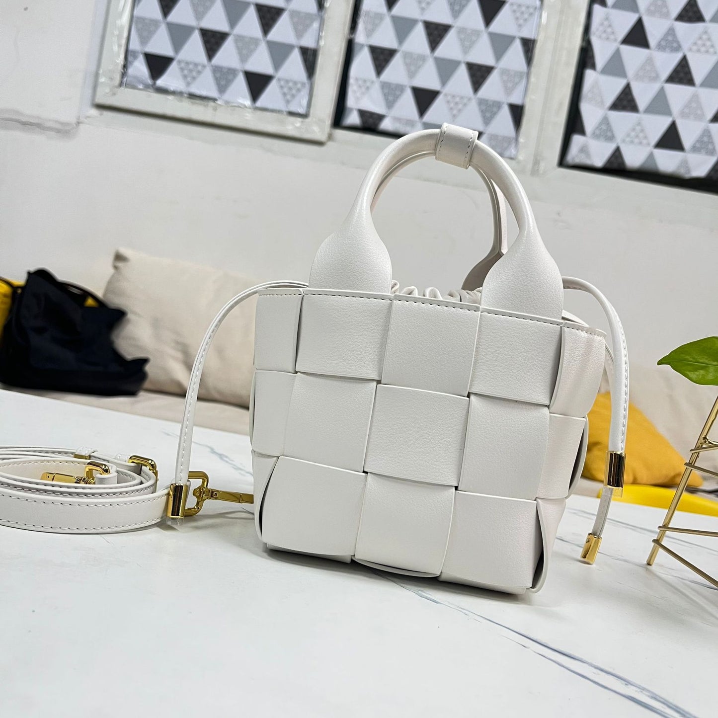 包包2022新款真皮女包编织牛皮单肩斜挎手提包手拎水桶简约时尚