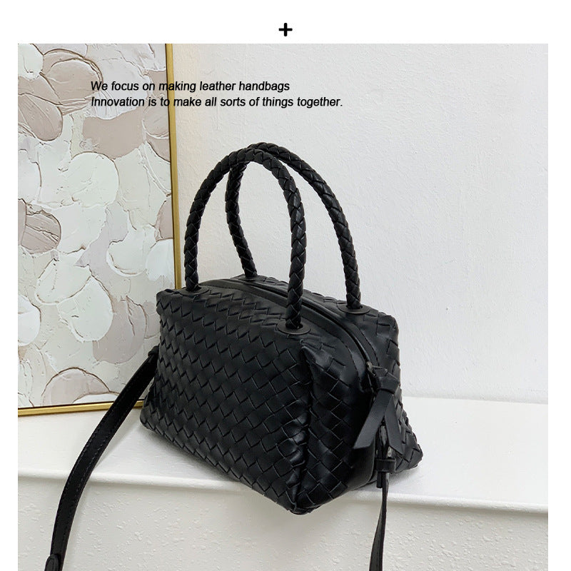 2024新款编织包包女小众高级酒红色手拎单肩斜挎小方包相机枕头包