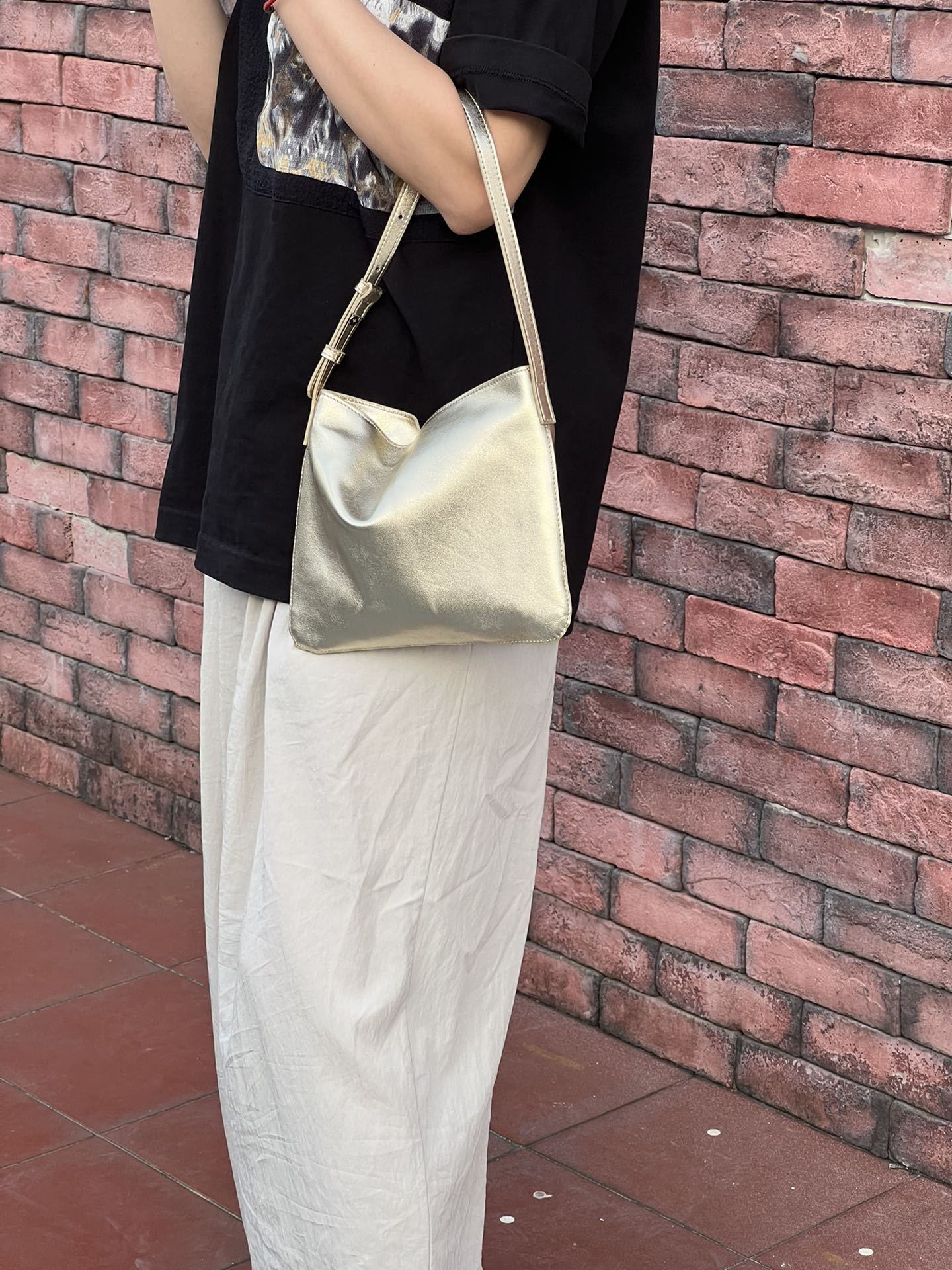 高级质感复古大容量包包女2025新款流行爆款斜挎包时尚单肩水桶包