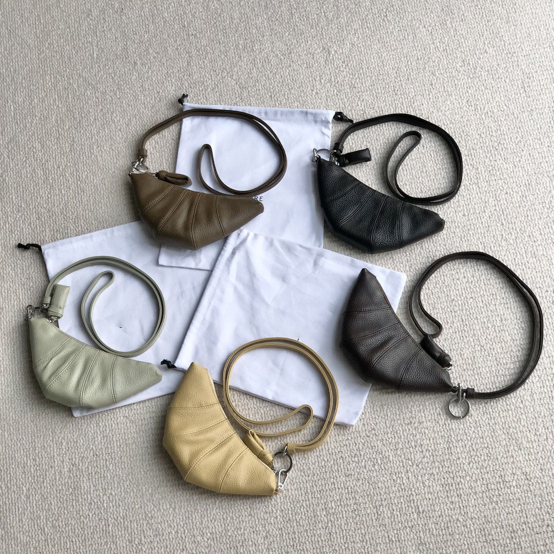 LE迷你挂脖牛角包钥匙零钱包头层牛皮可颂包单肩斜挎挂腰饺子包