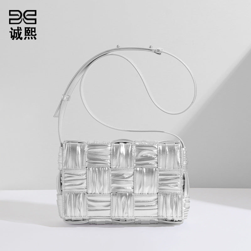 高质量工厂女包时尚百搭轻奢简约手工编织银色枕头包单肩包斜挎包