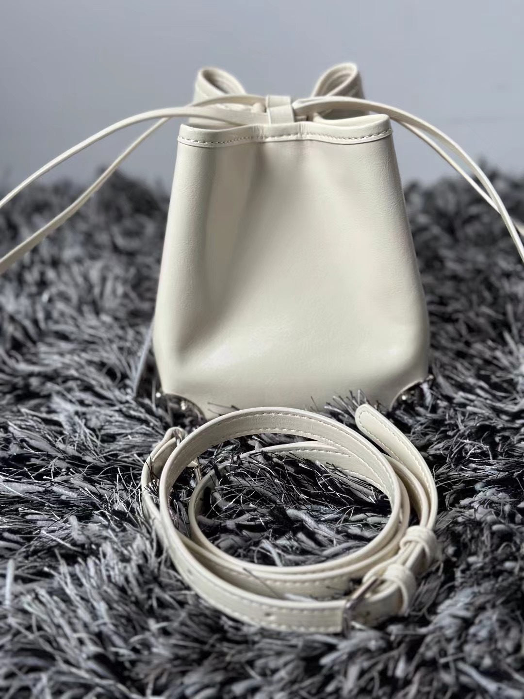 女包复古真皮抽绳手提水桶包高质量简约包头层牛皮腋下单肩斜挎包