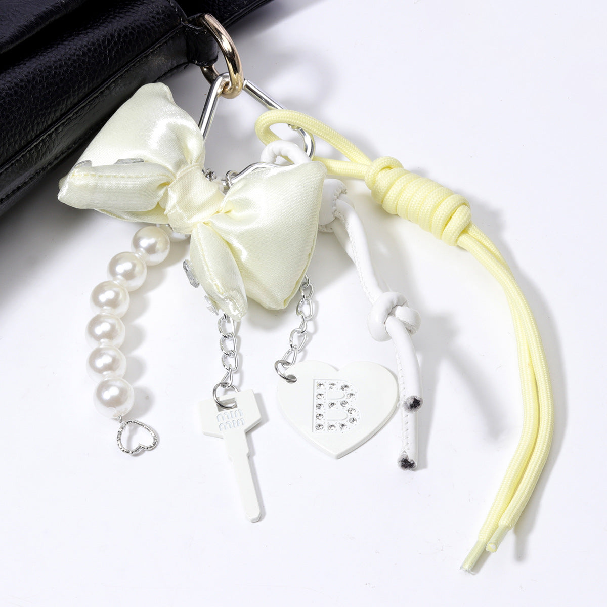 抖音热卖挂件包挂钥匙扣吊饰饰品批发爆款厂货现货跨境专供