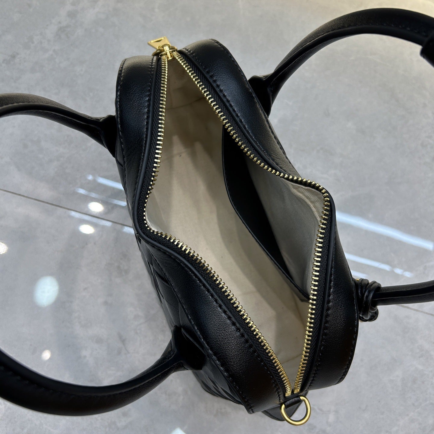 2025单肩保龄球真皮女包新款手工编织腋下包通勤大容量批发斜挎包