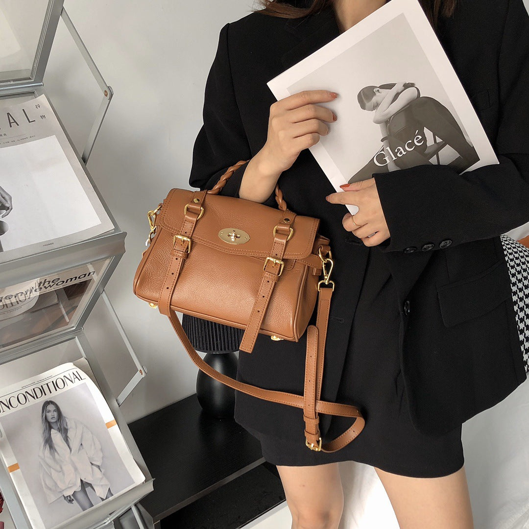 起范儿 头层黄牛皮自然摔Alexa邮差真皮通勤斜挎包百搭单肩批发