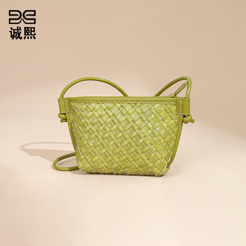 夏季新款马卡龙斜跨女包迷你可爱手工编织包休闲单肩菜篮子饺子包