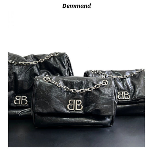 小众设计褶皱羽绒邮差包2023新款大容量甜酷女孩斜挎包单肩大包女