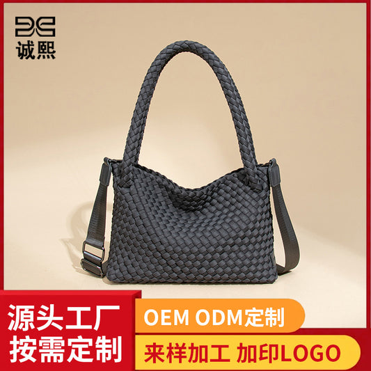 工厂定制贴标纯色手工编织包女士手提单肩腋下包大容量通勤斜挎包