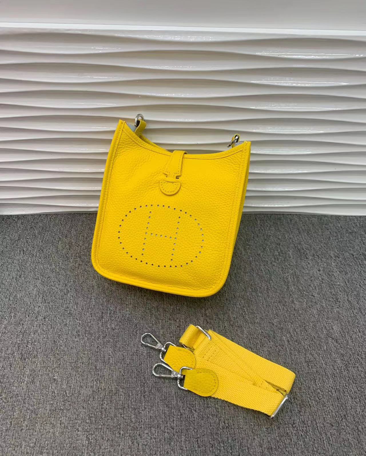 洋气小包包女2024新款字母镂空信封包潮韩版简约时尚单肩斜挎包包