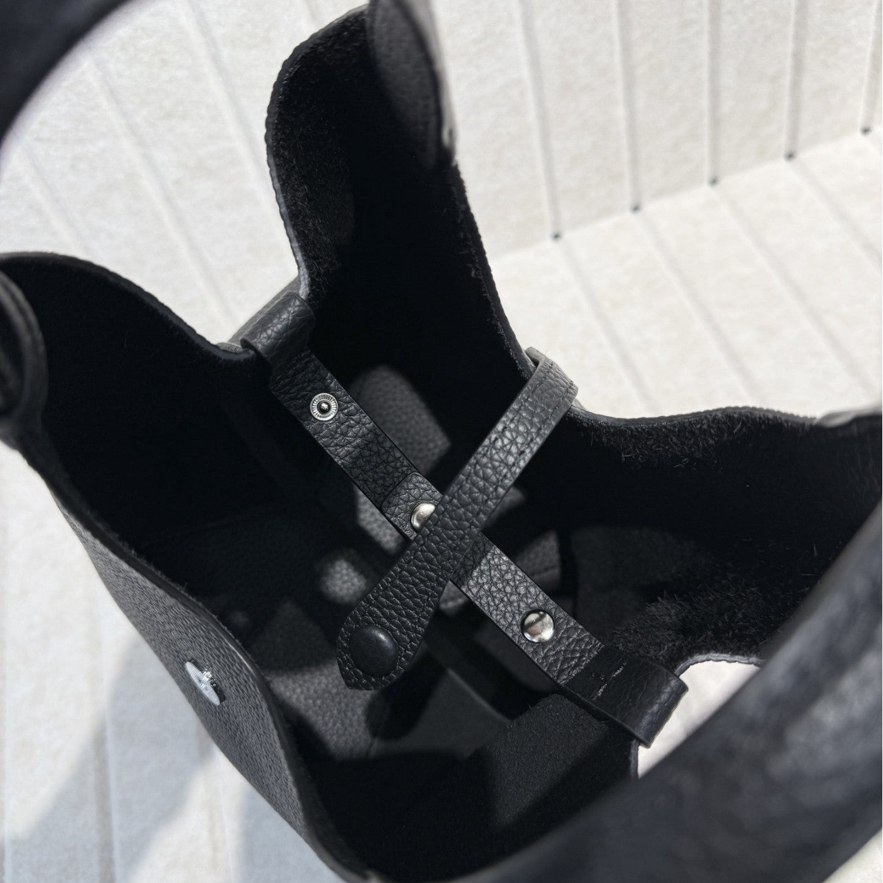 2025新款大容量托特包简约百搭时尚单肩包头层牛皮软腋下包妈咪包