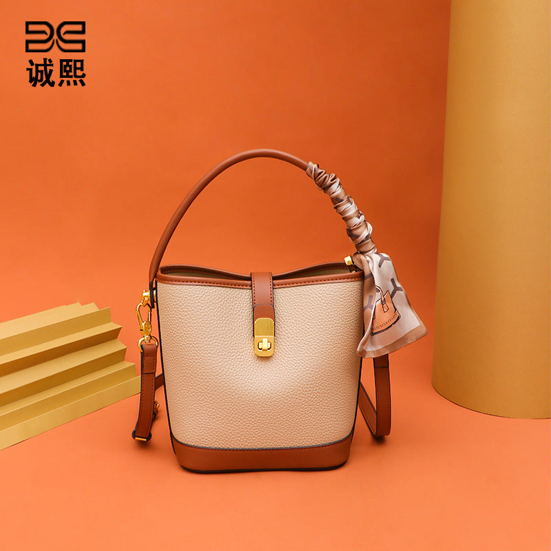 小众设计通勤手提水桶包女简约大气高级感时尚休闲百搭单肩斜挎包