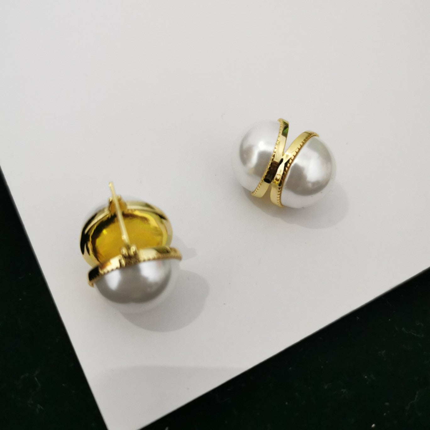 CEL风22新款双面珍珠耳环女高级感气质复古港风光面黄铜镀金耳饰