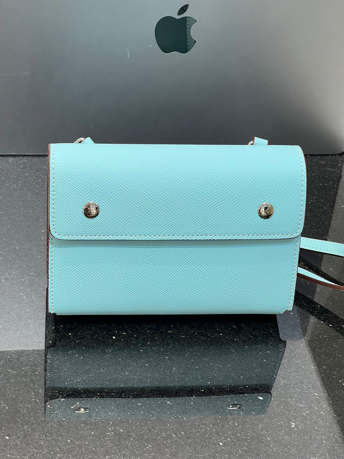 2024新款真皮中古款小腰包女手掌纹小方包简约通勤肩斜挎信封包潮