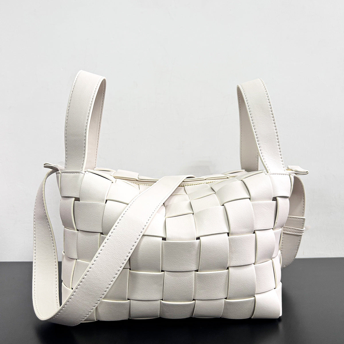 包包女包手工编织头层牛皮高档优雅时尚大容量通勤外出手提单肩包