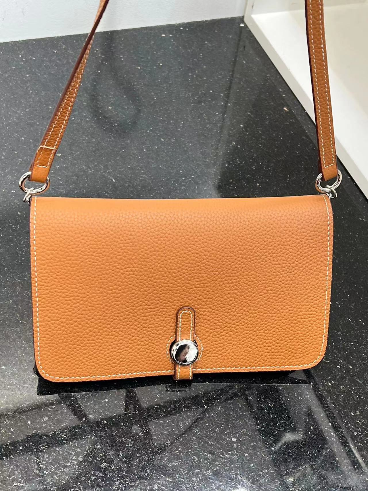 护照夹保护套2024新款真皮收纳机票本便携大容量长款钱包可放手机