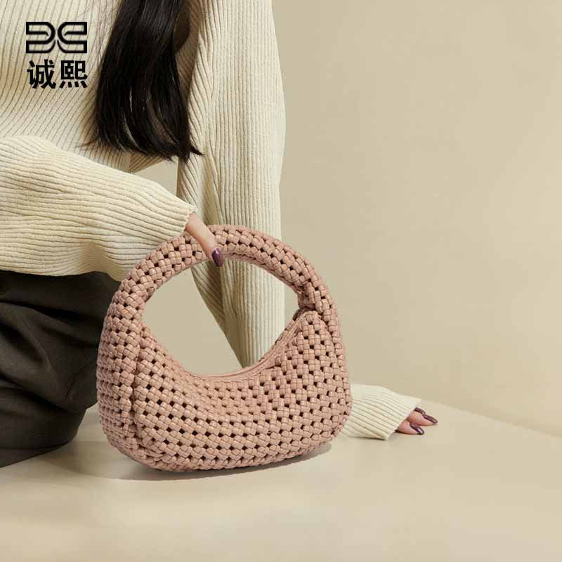2025春季新款潮流百搭风车结饺子包时尚手工编织包包小巧手拎女包