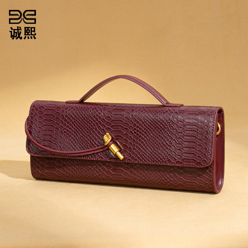 高级感手拿晚宴包包女款横版潮流石头纹法棍包复古小众单肩斜挎包