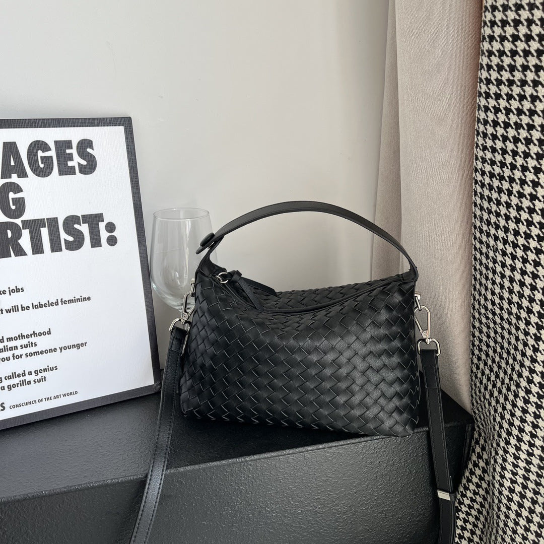 亚马逊小众真皮编织饺子包牛皮流浪风斜挎包女枕头包手拎包批发