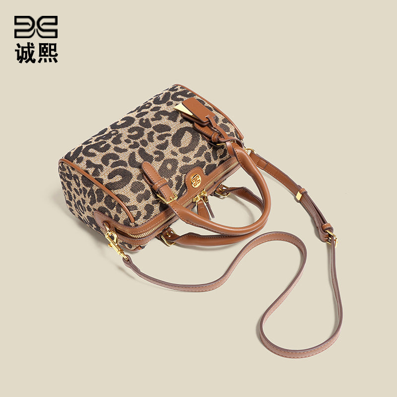 复古通勤女包大容量波士顿包2023秋冬新款网红直播货源豹纹枕头包