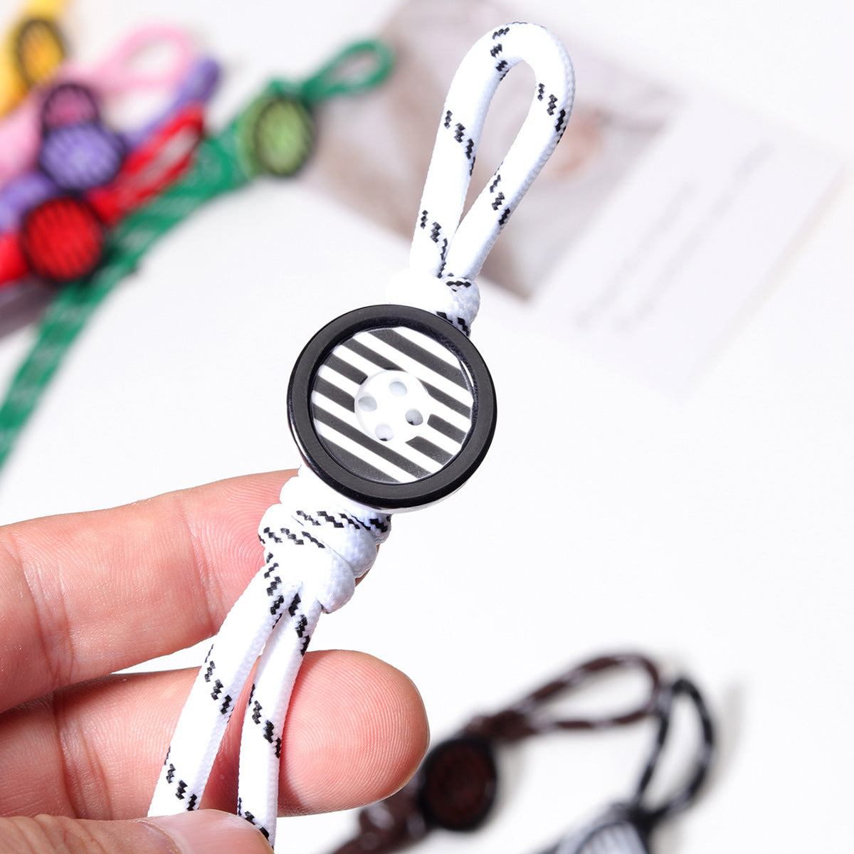 新款纽扣欧美波西米亚风涤纶纯手工编织钥匙扣包包挂件批发字母珠