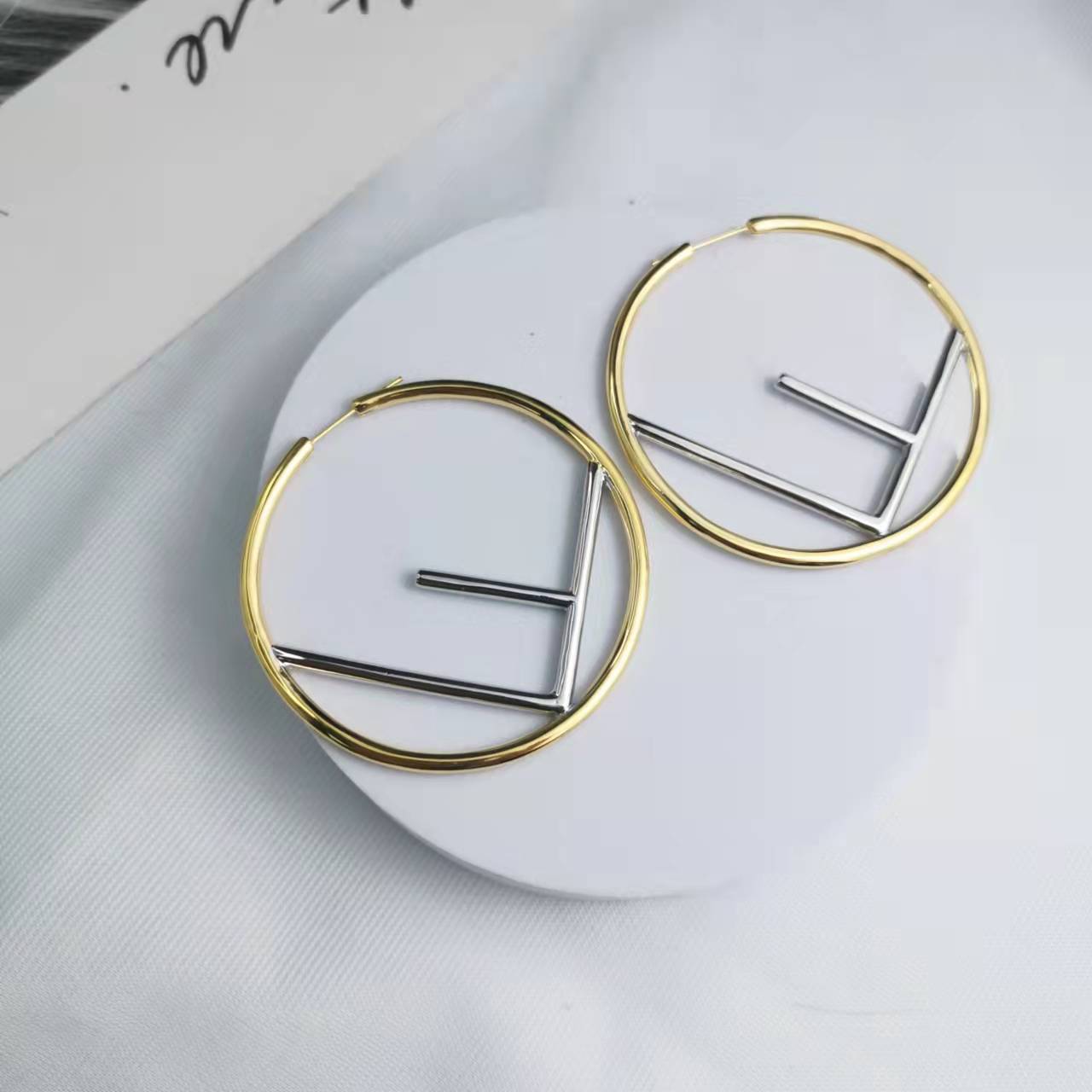 芬家22新款F字母大圆圈耳环女港风气质高级感ins欧美风拼色耳扣