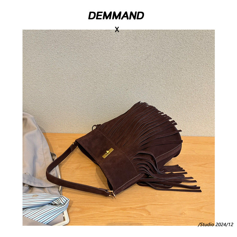 秋冬季复古麂皮绒面包包女2024新款百搭斜挎包流苏磨砂单肩水桶包