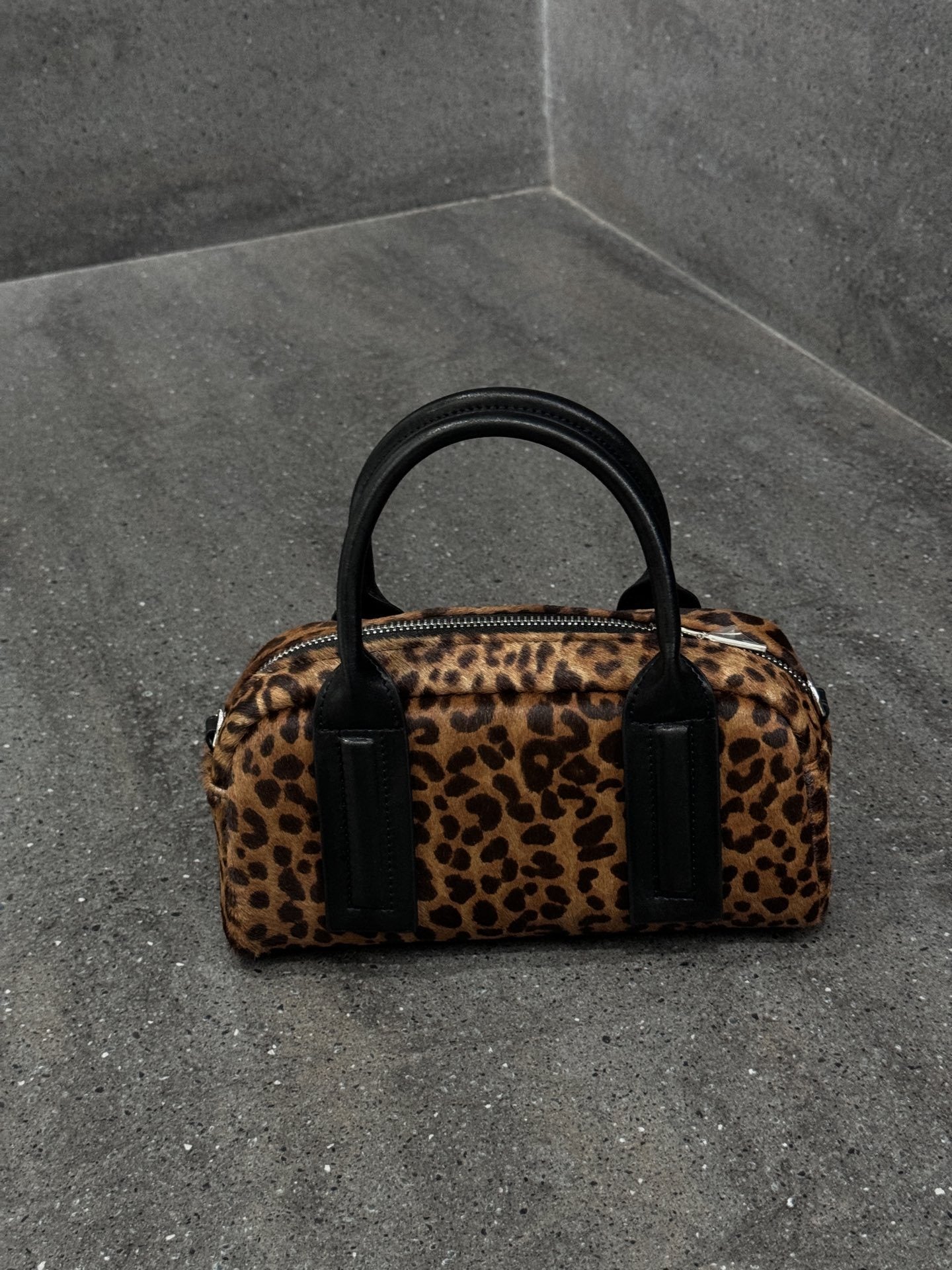 2024秋冬新款复古小众设计麂皮绒波士顿枕头包时尚单肩斜挎手提包