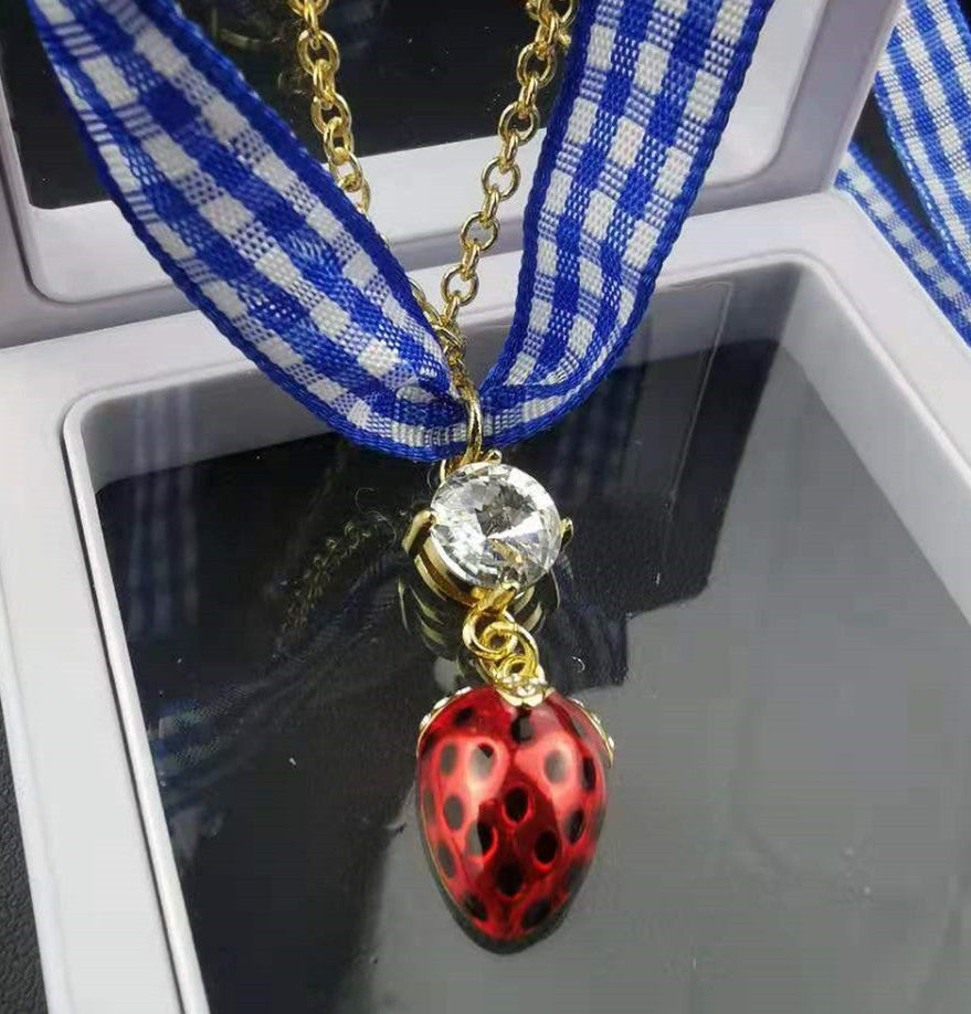 缪家新款项链女草莓镶钻蓝色格子绑带甜美时尚个性一款二戴锁骨链