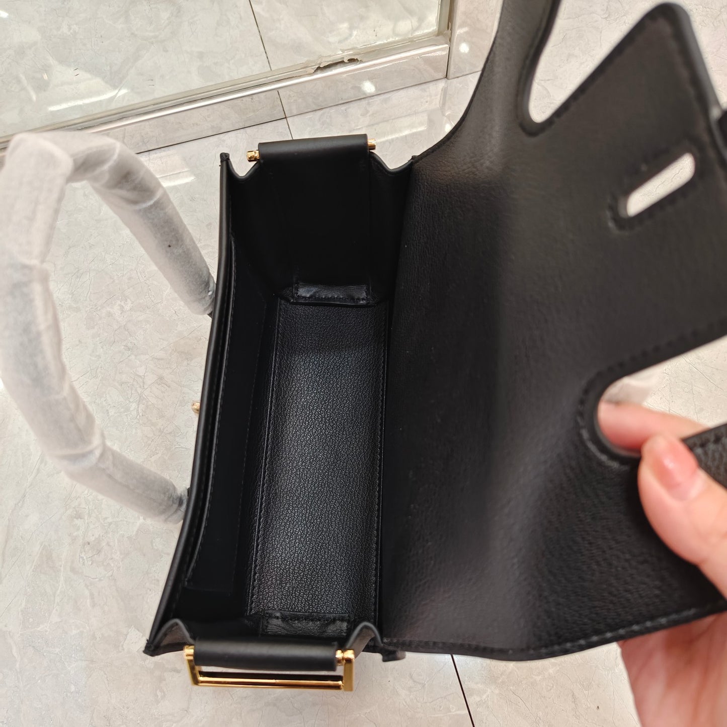 大容量上班通勤单肩斜挎包高级感真皮托特包女士2024新款通勤包包