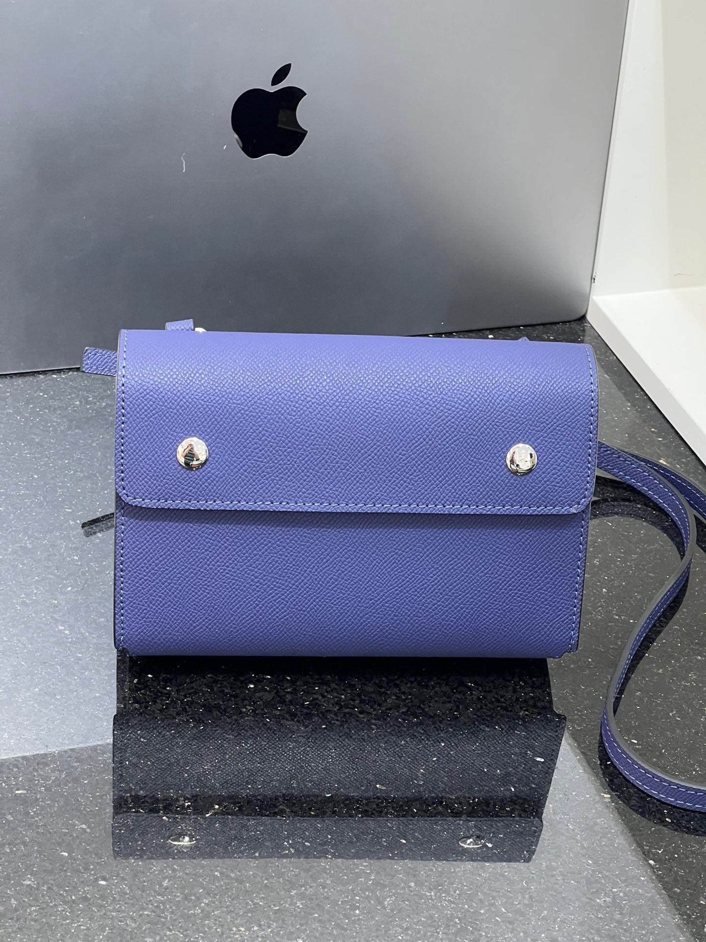 2024新款真皮中古款小腰包女手掌纹小方包简约通勤肩斜挎信封包潮