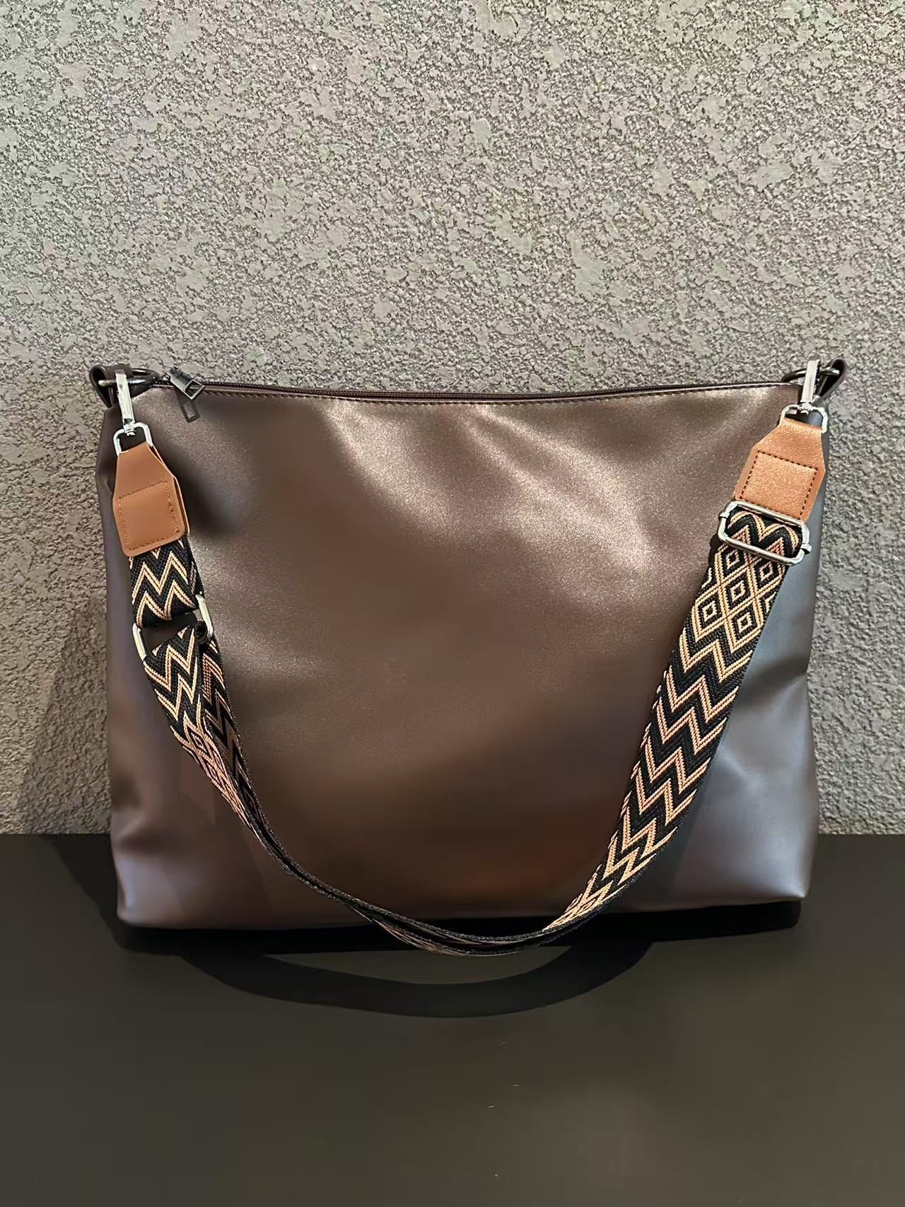 大容量托特包百搭黑色单肩斜挎包健身ins小众轻奢街头通勤电脑包