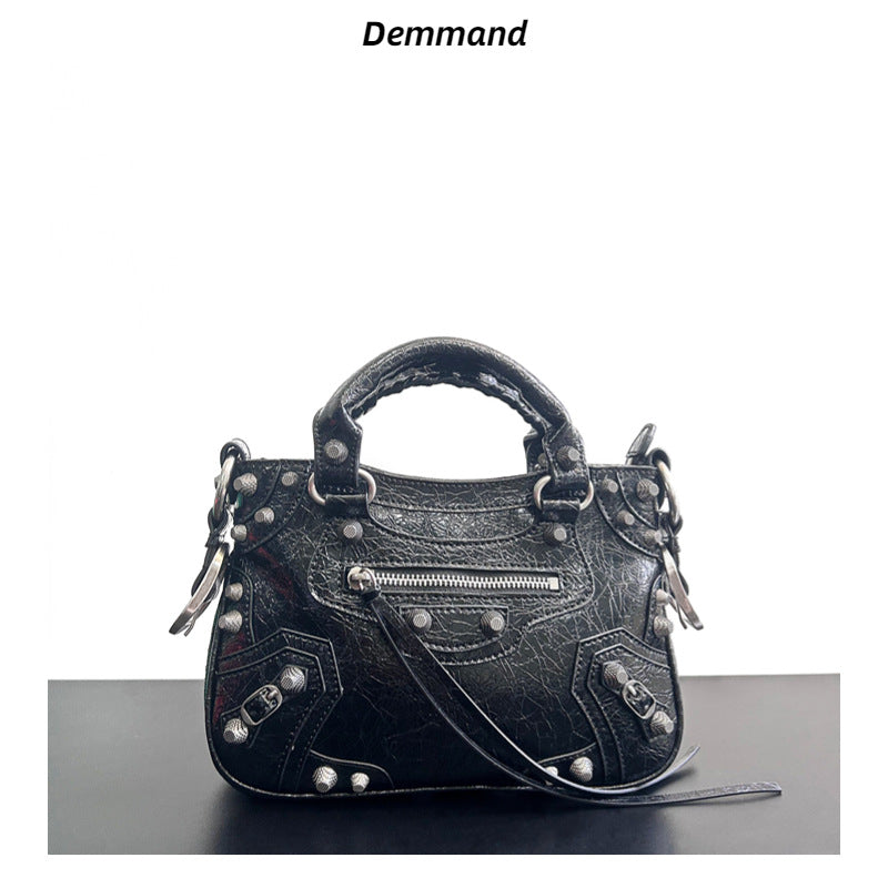 预售新品网红同款时尚百搭暗黑机车铆钉设计小托特手提斜挎包包女