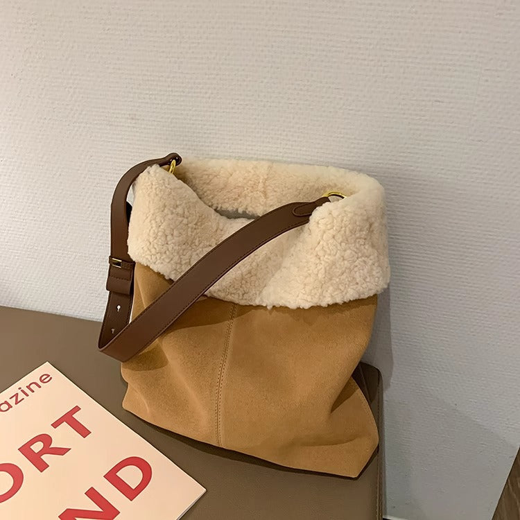 真羊羔毛水桶包包2023新款轻奢女包斜挎单肩腋下手提大容量真皮包