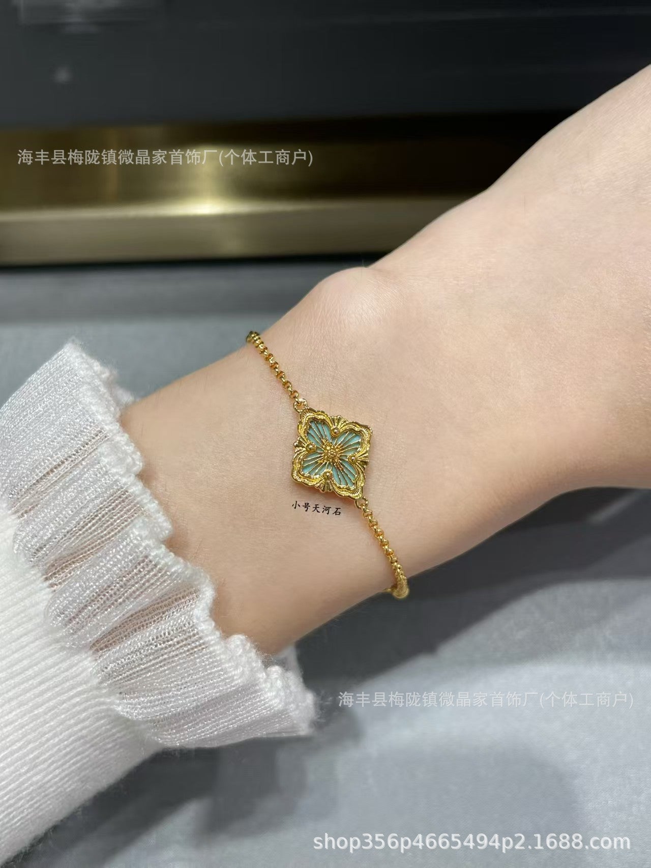 V金歌剧院四叶草项链高品质CNC天河蓝白贝母镶钻opera布契锁骨链