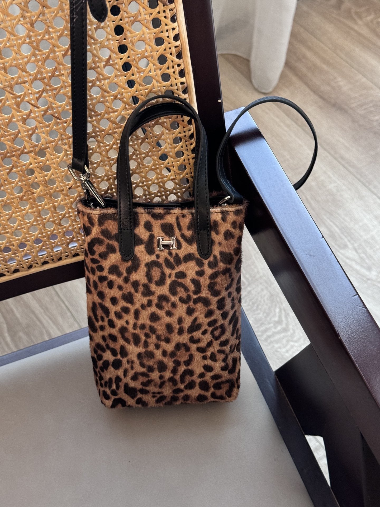 小众头层磨砂皮手机包麂皮绒面单肩斜挎包简约时尚女包轻便小包包