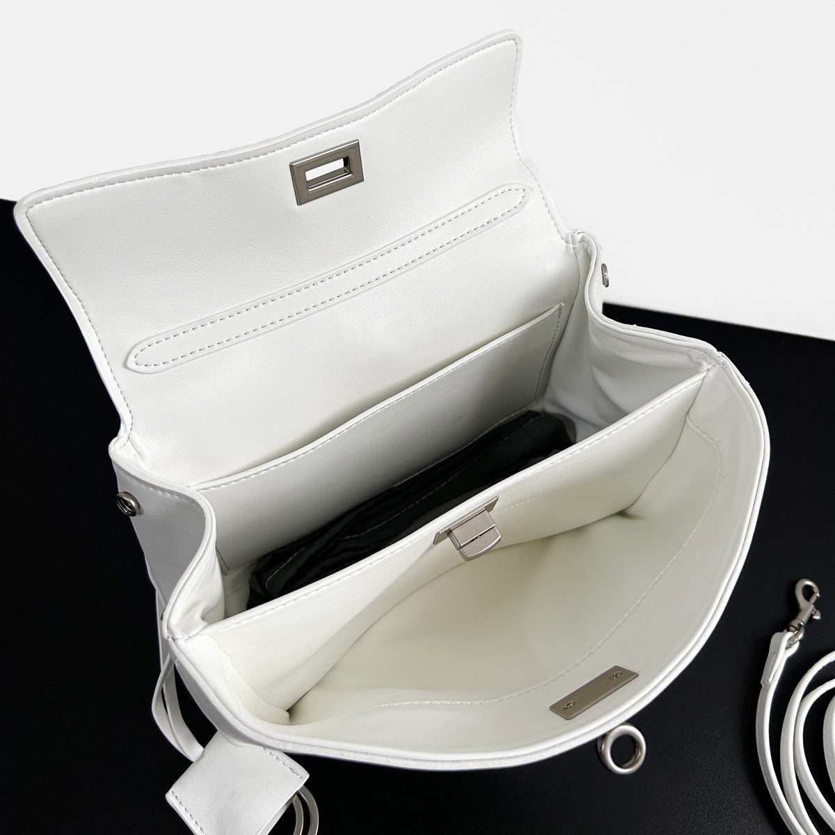 大气时尚锁扣牛皮女包2024新款链条轻便质感洋气真皮全皮斜挎包包