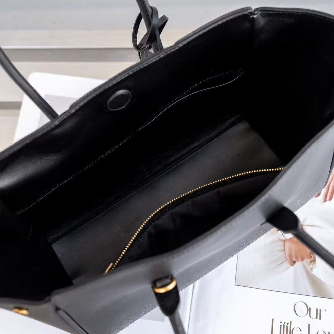 头层牛皮可多用黑色机车手提秋冬手提单肩腋下超大容量托特锁扣女