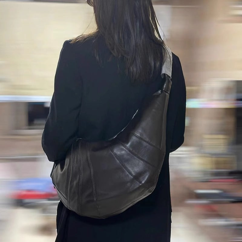 大容量慵懒女包法国小众牛角包羊皮可颂包真皮饺子包斜挎腰包大