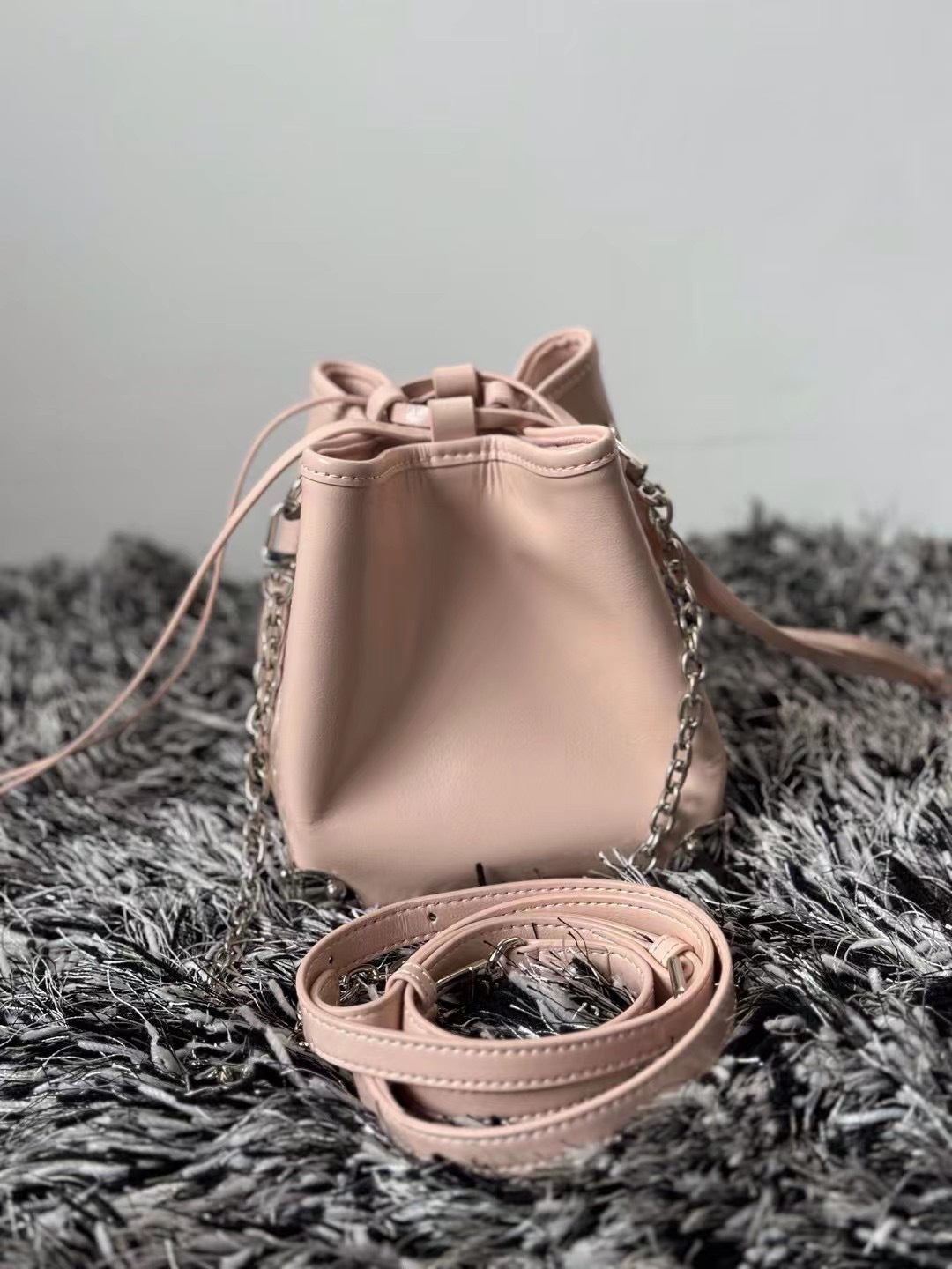 女包复古真皮抽绳手提水桶包高质量简约包头层牛皮腋下单肩斜挎包