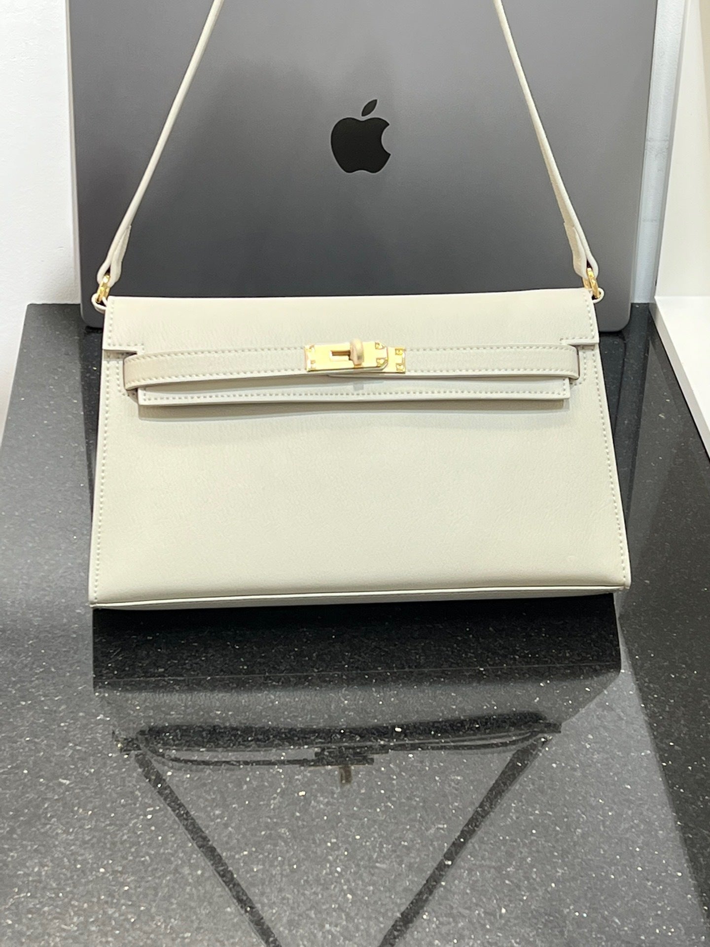 真皮牛皮凯莉包包女百搭单肩腋下包高级感2024新款复古手提法棍包