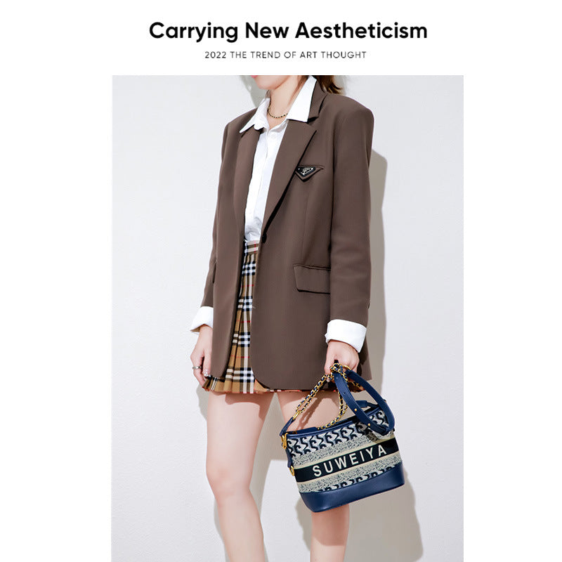 流浪包2025新款休闲女包针织刺绣字母斜跨包欧美时尚女士单肩包包