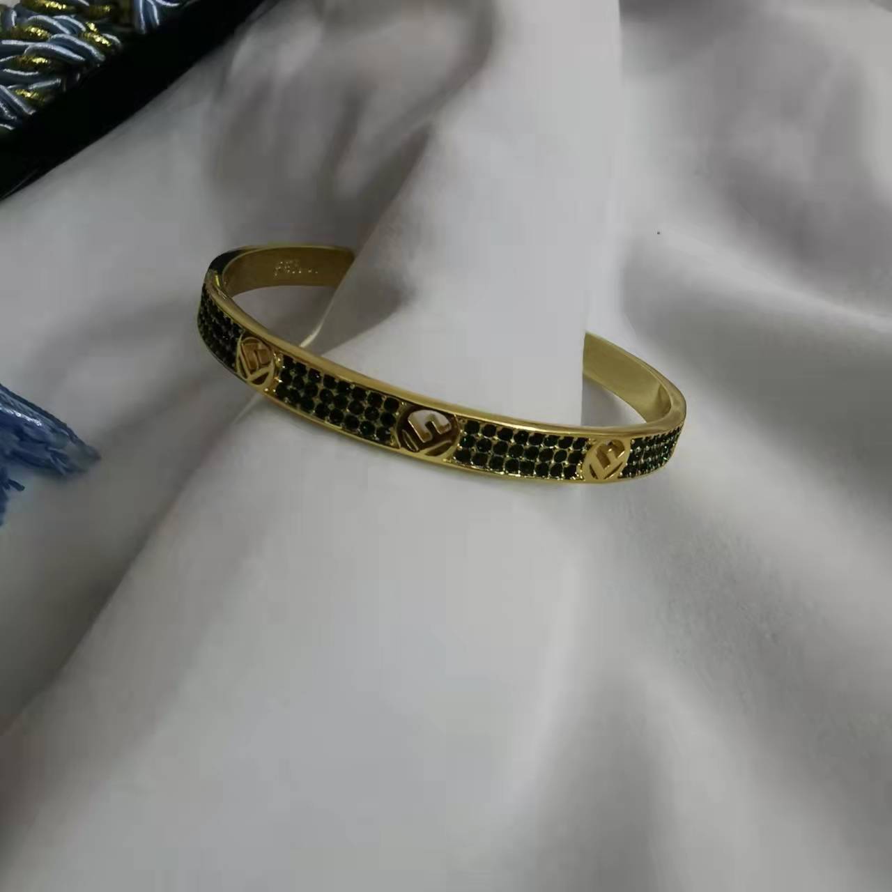 芬家21新款F字母满钻手镯女高级感气质镀金轻奢风几何形开口手环