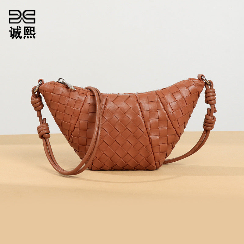 个性潮流新款手工编织牛角包时尚高级感单肩包复古质感软皮斜挎包
