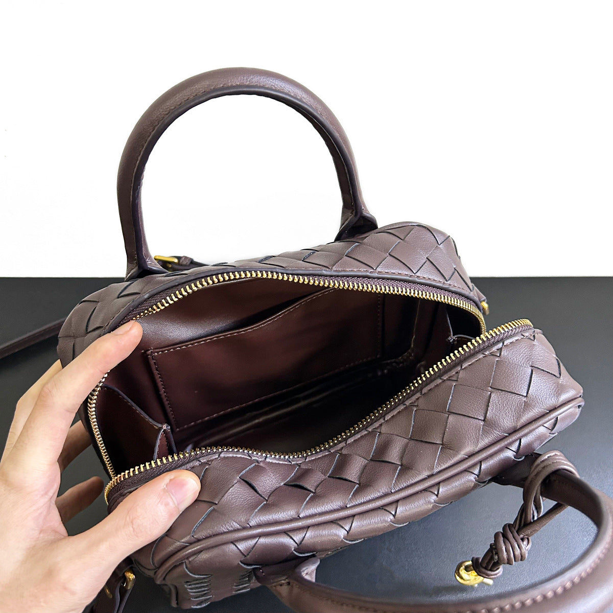 进口2023牛皮编织手提小方包饭盒包斜挎包高级冷波士顿编织小方包