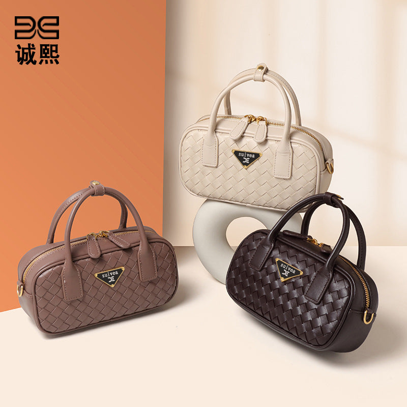 新款潮流枕头包单肩斜挎小方包高级感百搭手拎包时尚手工编织包包