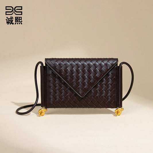 夏季洋气百搭编织女包简约休闲单肩斜跨邮差包新款潮流手拿信封包