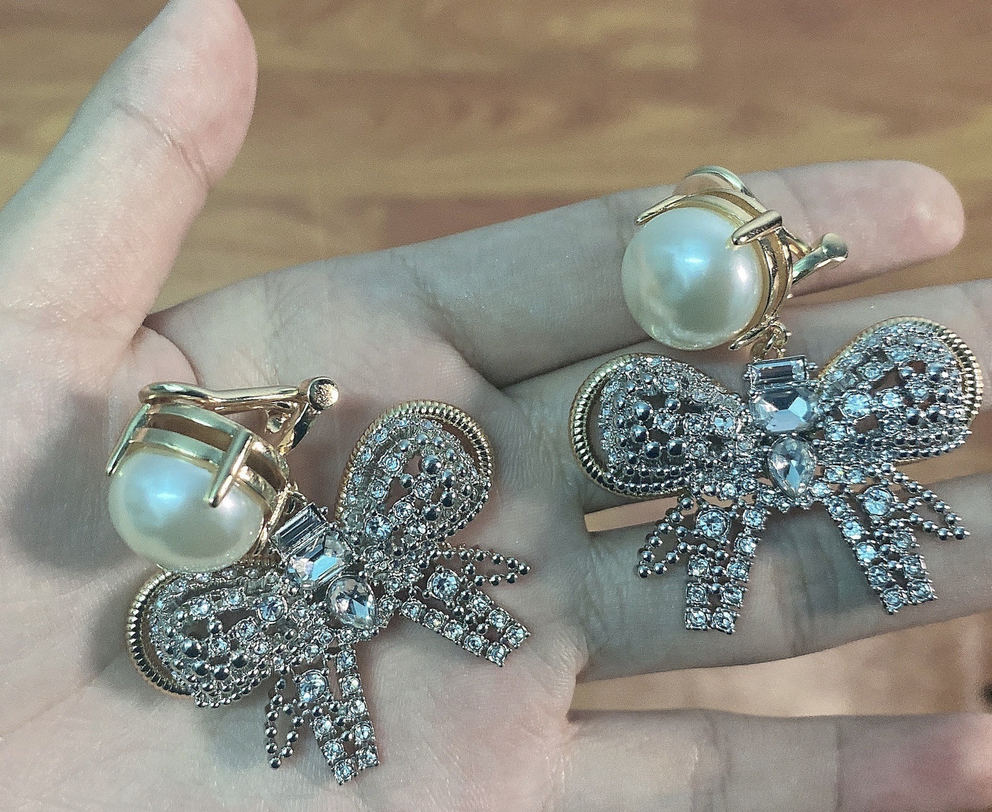 缪家新款珍珠大蝴蝶结耳环女闪钻复古夸张时尚气质珍珠蝴蝶结耳钉